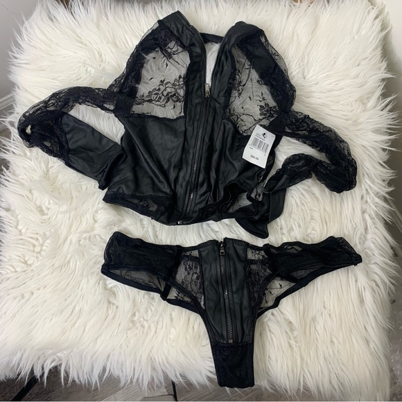 Frederick's of Hollywood Other - Fredricks of Hollywood Black Lace Women's Intimate Set Size S